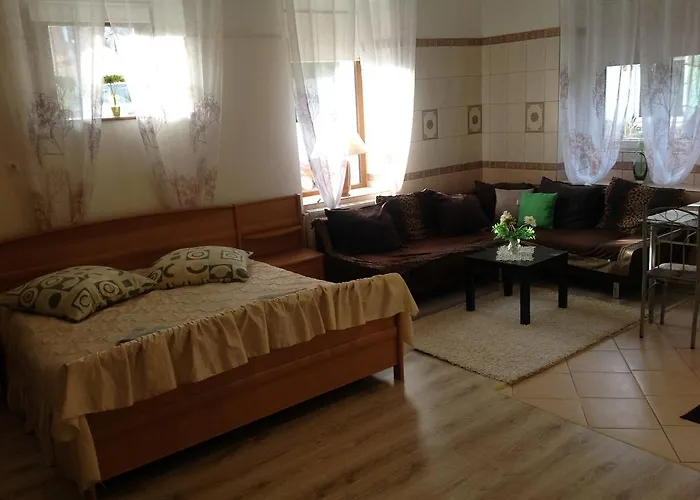 Pokoje Goscinne U Kuby * Еленя-Гура